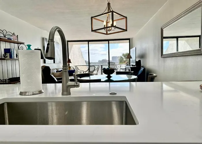 440 West 304-n Direct Gulf Front And Waterside Pool Apartment