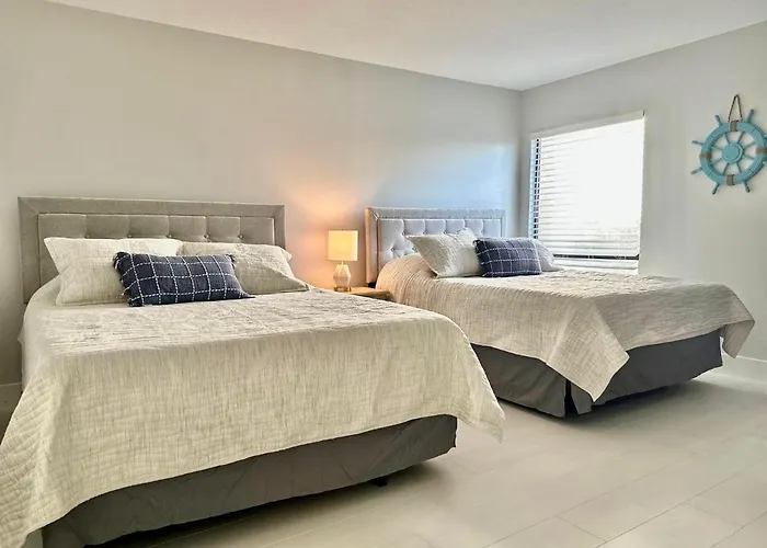Apartment 440 West 304-n Direct Gulf Front And Waterside Pool