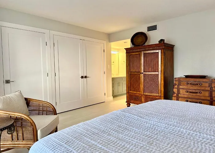 Apartment 440 West 304-n Direct Gulf Front And Waterside Pool